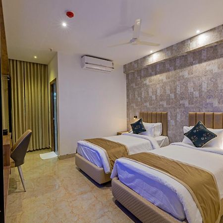 Grand Continent Hotel Gachibowli Near Us Consulate מראה חיצוני תמונה