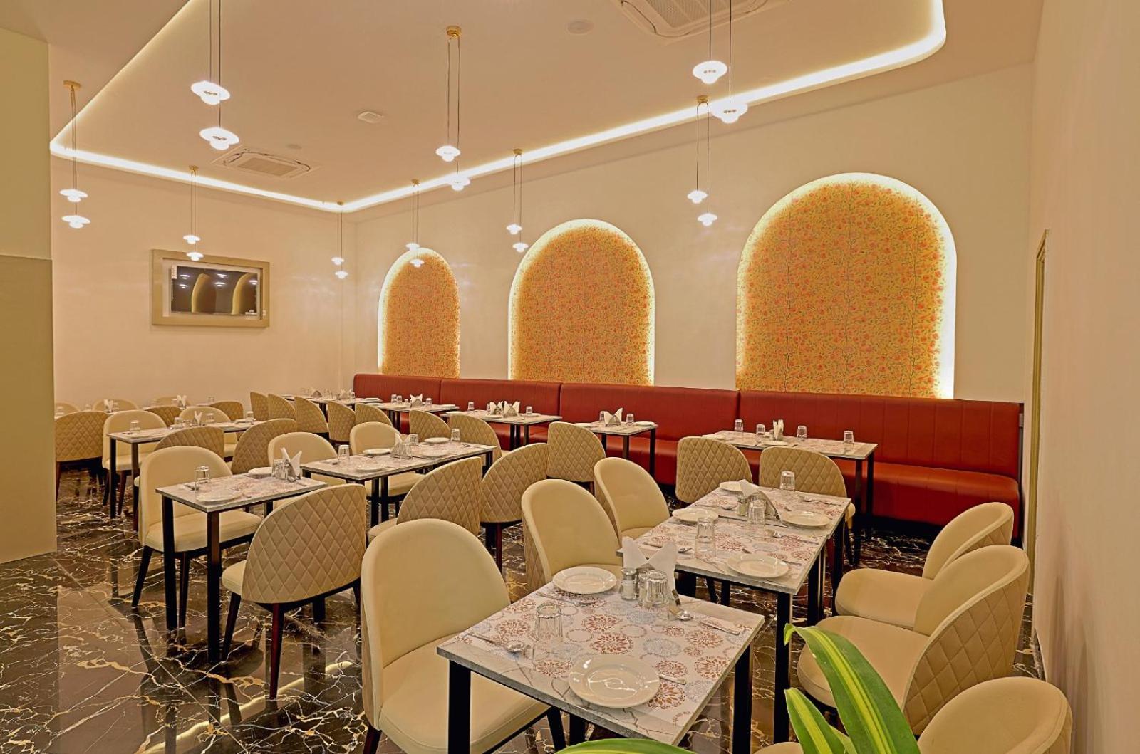 Grand Continent Hotel Gachibowli Near Us Consulate מראה חיצוני תמונה