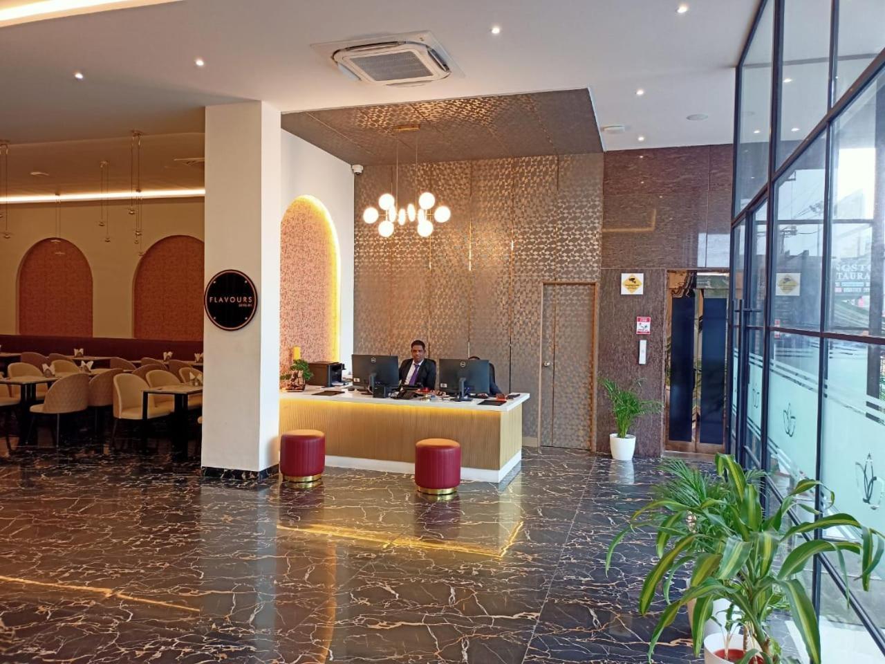 Grand Continent Hotel Gachibowli Near Us Consulate מראה חיצוני תמונה