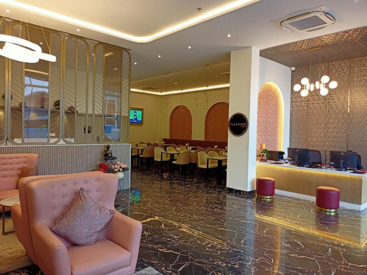 Grand Continent Hotel Gachibowli Near Us Consulate מראה חיצוני תמונה